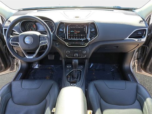 Used 2020 Jeep Cherokee Limited image 2