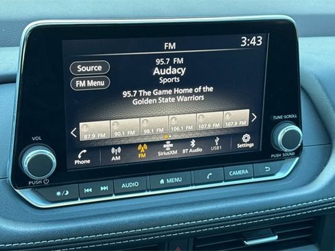 Used 2023 Nissan Rogue SV image 21