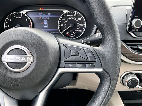 Used 2025 Nissan Altima 2.5 SV FWD image 25