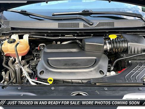 Used 2020 Chrysler Pacifica Touring-L Plus w/ Tire & Wheel Group FWD image 8