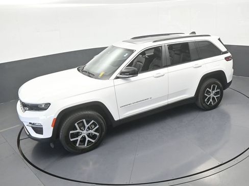 Used 2024 Jeep Grand Cherokee Limited image 53