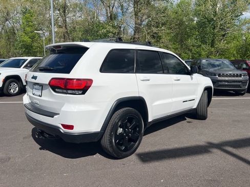 Used 2018 Jeep Grand Cherokee Laredo AWD/4WD image 31