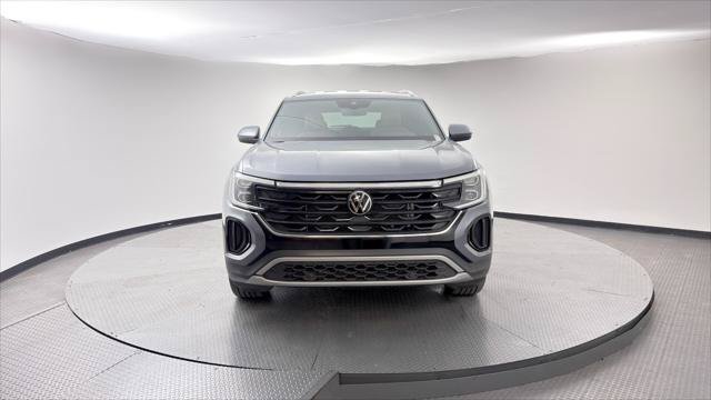 Used 2024 Volkswagen Atlas Cross Sport SE FWD image 11