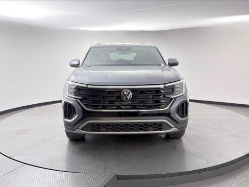 Used 2024 Volkswagen Atlas Cross Sport SE FWD image 11