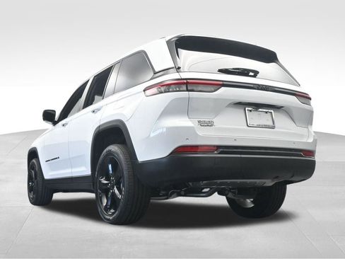 Used 2025 Jeep Grand Cherokee Altitude image 58