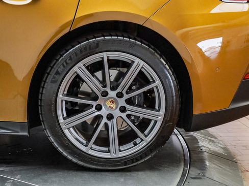 Used 2025 Porsche Panamera image 11