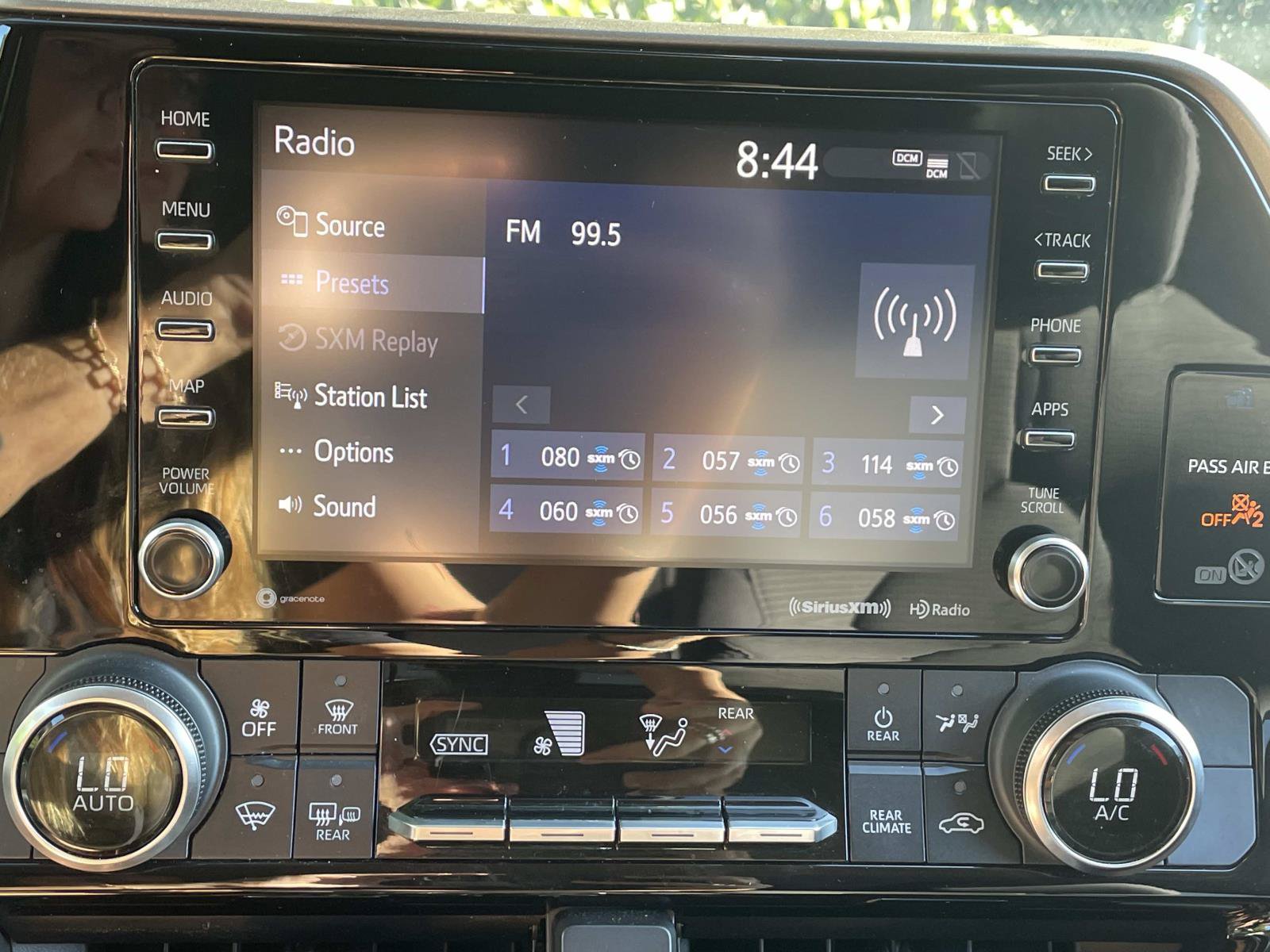 Used 2022 Toyota Highlander LE FWD image 28