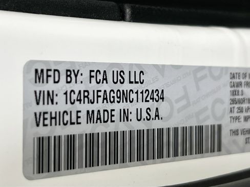 Used 2022 Jeep Grand Cherokee Laredo E w/ Security & Convenience Group image 30