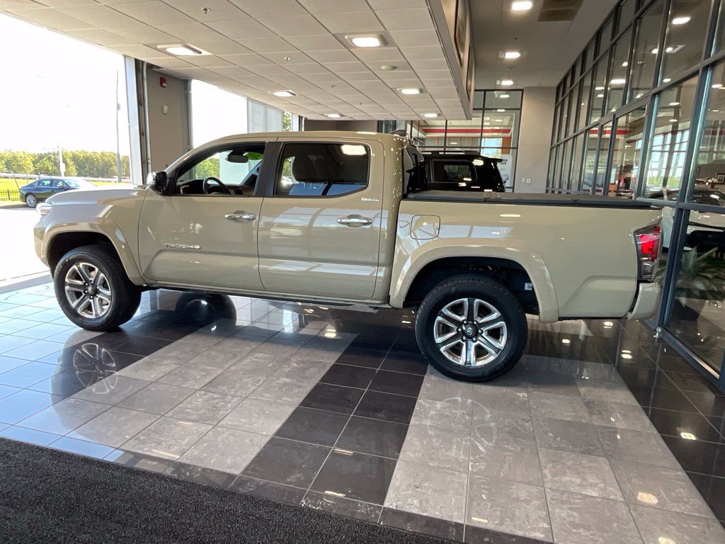 Used 2019 Toyota Tacoma Limited AWD/4WD image 4