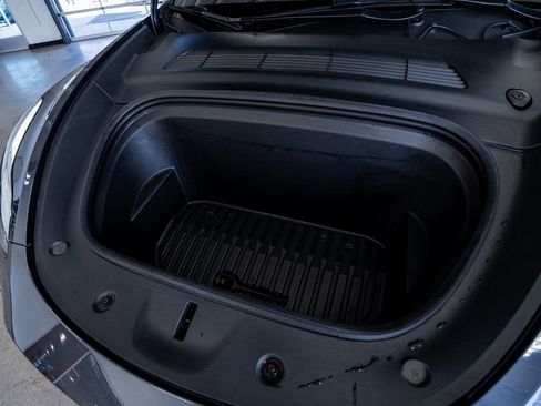 Used 2022 Tesla Model Y Long Range image 57