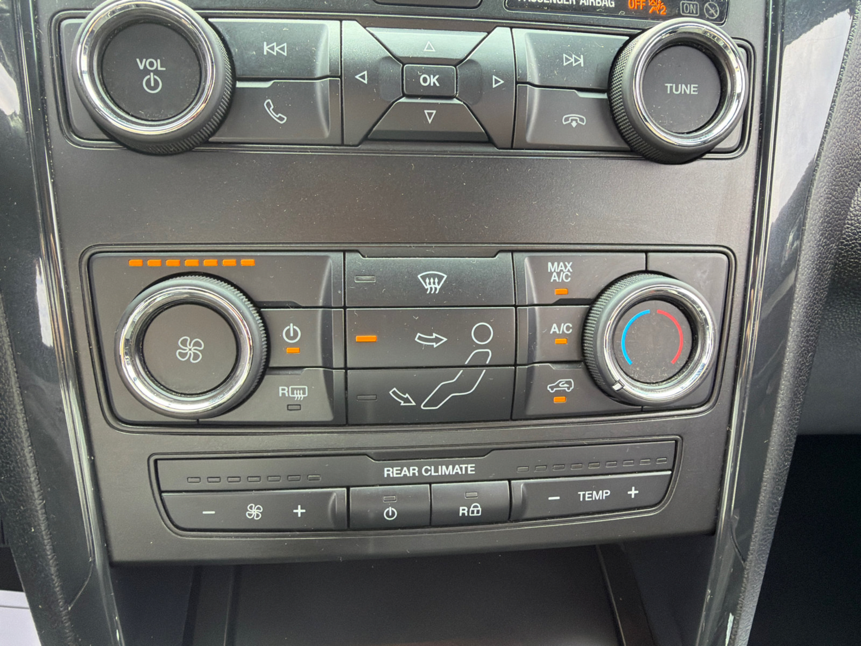 Used 2018 Ford Explorer XLT FWD image 31