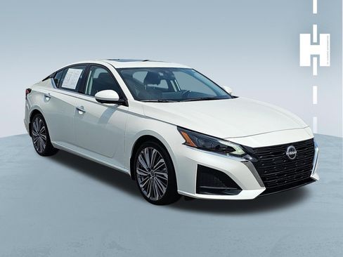 Used 2025 Nissan Altima 2.5 SL FWD image 1