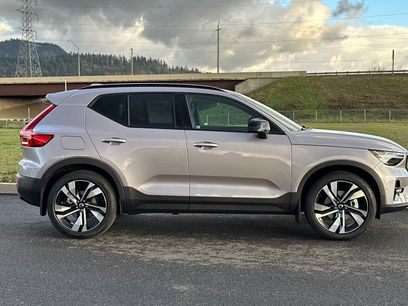 Used 2026 Volvo XC40 B5 Ultra w/ Protection Package Premier
