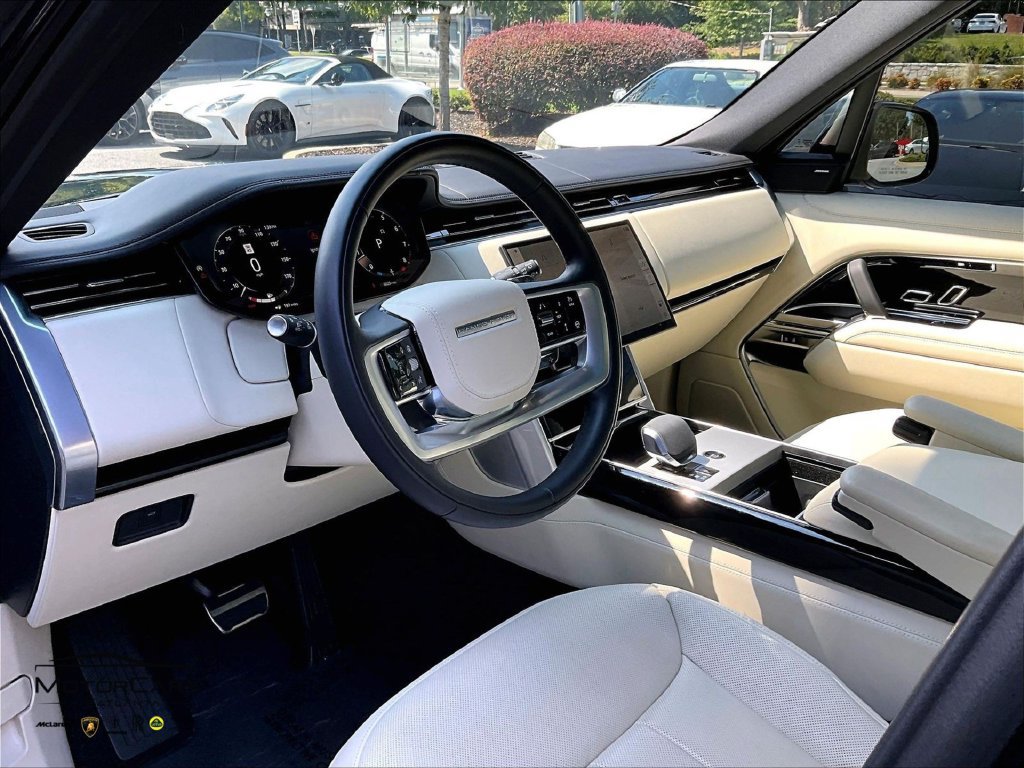 Used 2025 Land Rover Range Rover SE AWD/4WD image 13