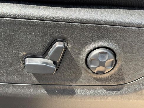 Used 2019 RAM 1500 Big Horn AWD/4WD image 18