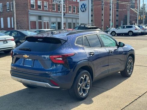 Used 2024 Chevrolet Trax LT w/ Driver Confidence Package image 6