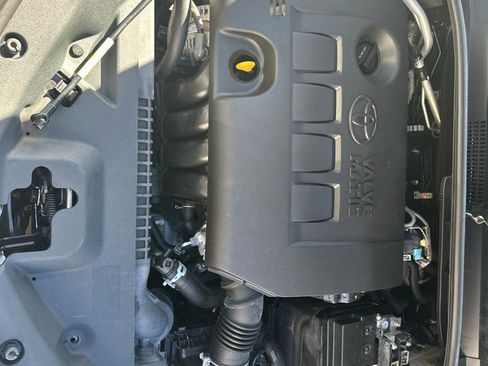 Used 2018 Toyota C-HR XLE image 24