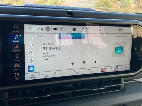 Used 2025 Jeep Wrangler Unlimited Rubicon w/ Convenience Group image 16