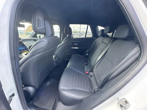 Used 2025 Mercedes-Benz GLC 300 4MATIC image 17