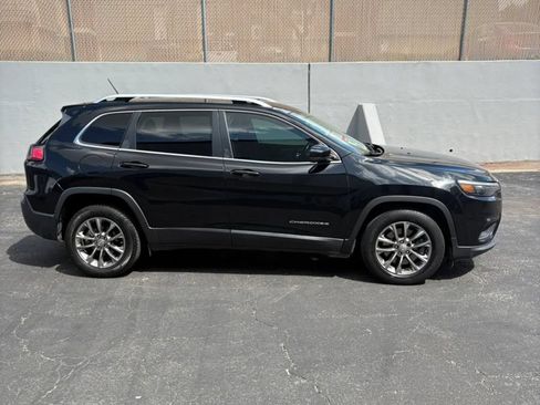 Used 2019 Jeep Cherokee Latitude Plus FWD image 2