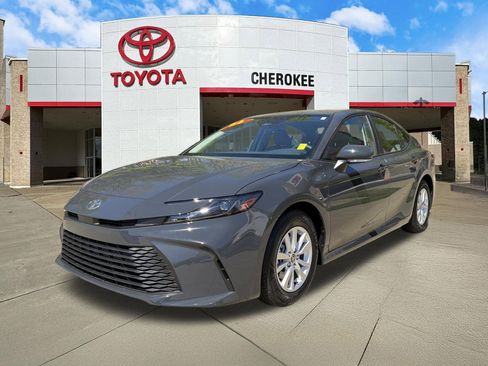 Used 2026 Toyota Camry LE w/ Convenience Package FWD image 1