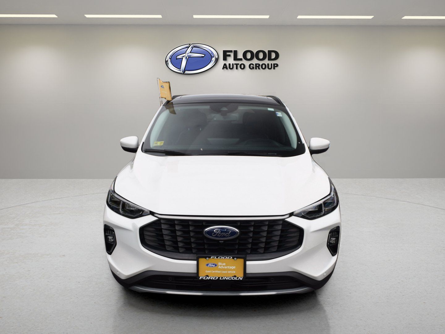 Certified 2023 Ford Escape Platinum w/ Premium Technology Package AWD/4WD image 2