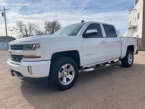 Used 2018 Chevrolet Silverado 1500 LT w/ All Star Edition AWD/4WD image 3