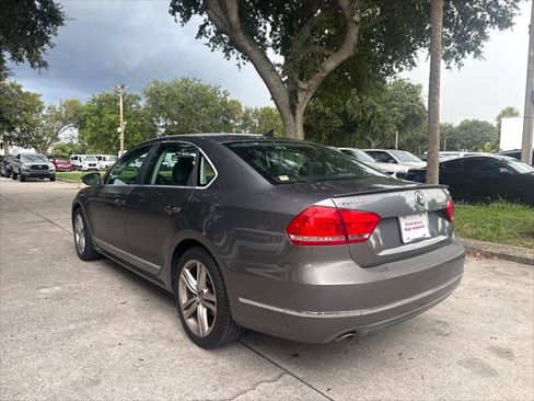Used 2012 Volkswagen Passat TDI SE FWD image 9