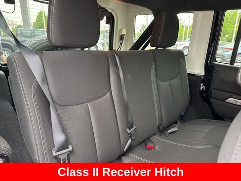 Used 2017 Jeep Wrangler Unlimited Sahara w/ Connectivity Group AWD/4WD image 20