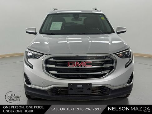 Used 2020 GMC Terrain SLT w/ Preferred Package FWD image 2