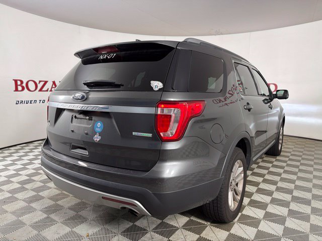 Used 2017 Ford Explorer XLT w/ Equipment Group 202A FWD image 12