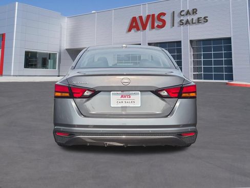 Used 2025 Nissan Altima 2.5 SV FWD image 7
