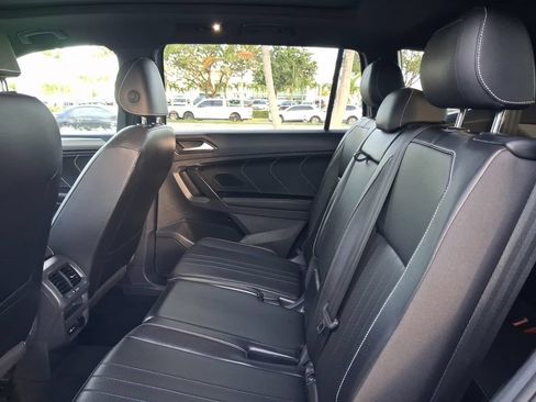 Used 2024 Volkswagen Tiguan SE R-Line FWD image 8