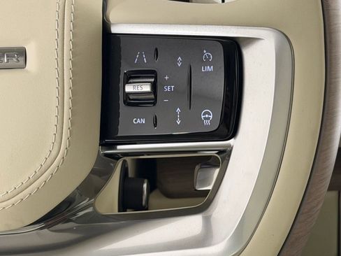 Used 2026 Land Rover Range Rover SE image 17