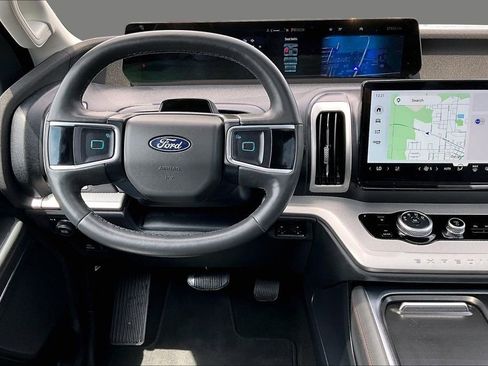 Used 2025 Ford Expedition Max Active AWD/4WD image 2