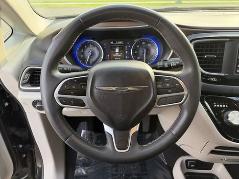 Used 2022 Chrysler Voyager LX FWD image 28
