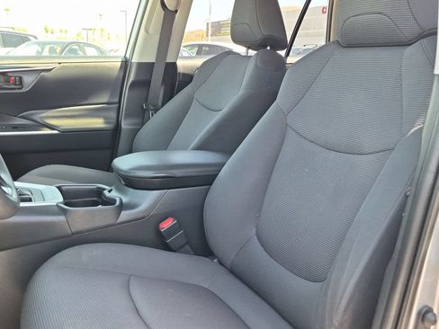Used 2019 Toyota RAV4 LE w/ Carpet Mat Package FWD image 13