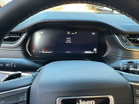 Used 2024 Jeep Grand Cherokee Laredo image 28