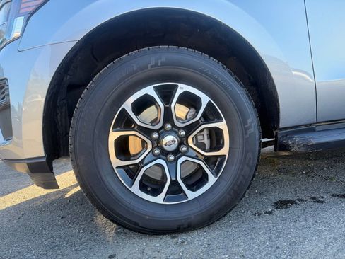 Used 2024 Ford Expedition XLT image 9