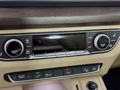Used 2024 Audi Q5 e Premium Plus image 17