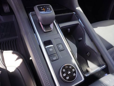 Certified 2025 Nissan Pathfinder Platinum AWD/4WD image 18