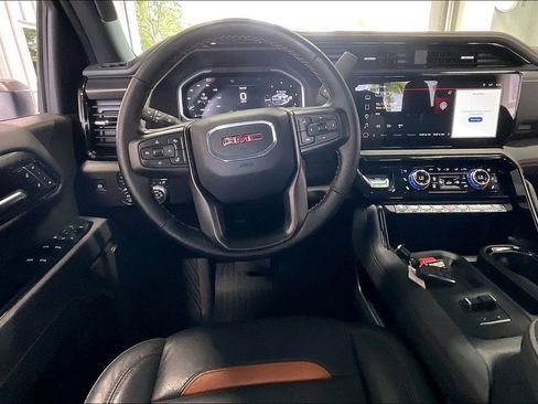 Used 2026 GMC Sierra 2500 AT4 w/ Technology Package AWD/4WD image 5