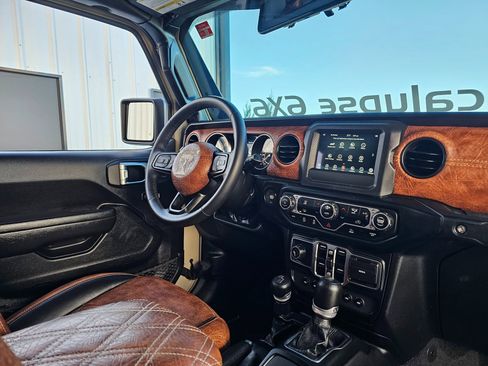 Used 2023 Jeep Gladiator Sport image 51