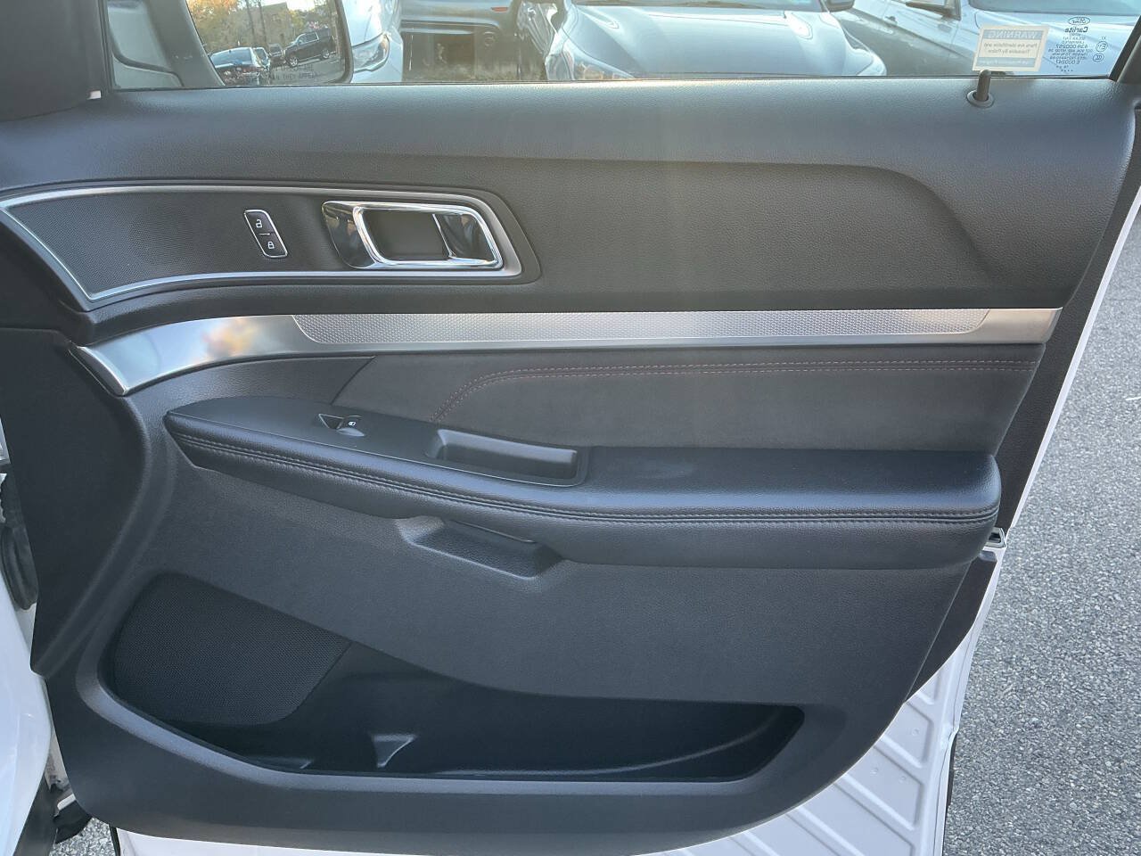 Used 2019 Ford Explorer XLT w/ Equipment Group 202A AWD/4WD image 24