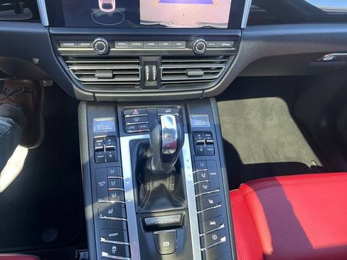 Used 2020 Porsche Macan AWD/4WD image 18