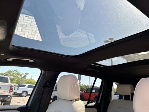 Used 2026 Mercedes-Benz GLB 250 4MATIC image 23