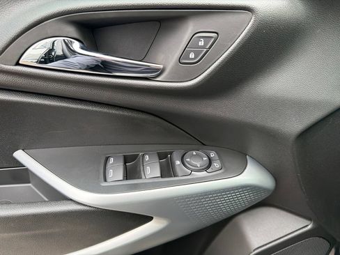 New 2026 Chevrolet Trax LS w/ LS Convenience Package FWD image 28