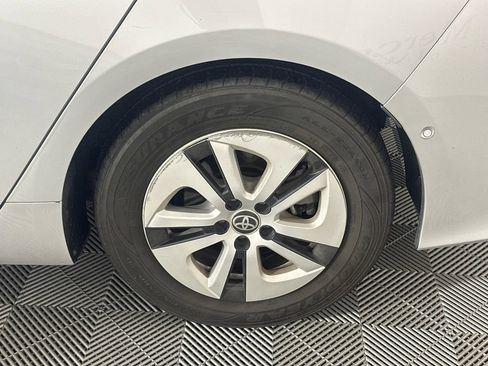 Used 2017 Toyota Prius Prime Advanced FWD image 10