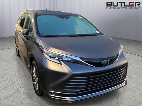 Used 2021 Toyota Sienna Platinum AWD/4WD image 6