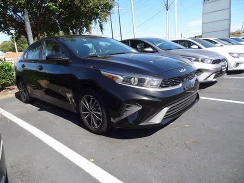 Used 2023 Kia Forte LXS image 3